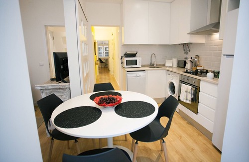 Sacramento Apartment | Between the Carmo and the Trinity