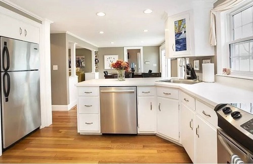 Greenbush House | "Between the Cliffs" Beach Getaway -
