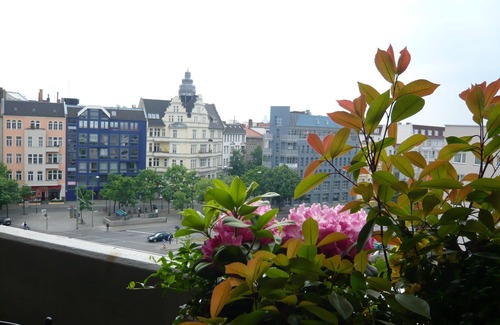 Charlottenburg Apartment | Between the opera and the palace, Friederike apartment, subway and bus right next door