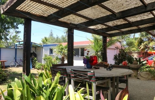 Whangamata House | Beverley Tce bach, tropical, funky and spacious.