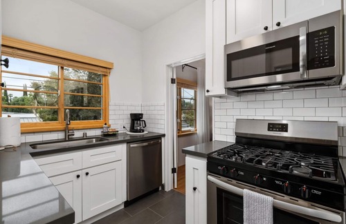 Beverly Grove Apartment | Beverly Blue - Bright Luxurious Home BH/WeHo