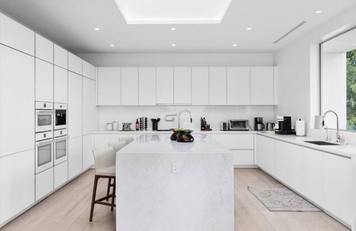 Beverly Hills Villa | Beverly Grove Modern - Modern Estate w/Japanese Garden & LA Views