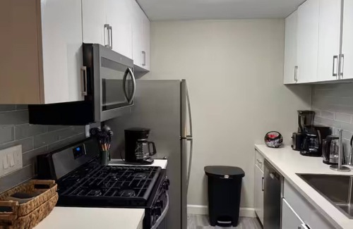 Pico - Robertson Apartment | Beverly Hills Charm. Rodeo+Cedar