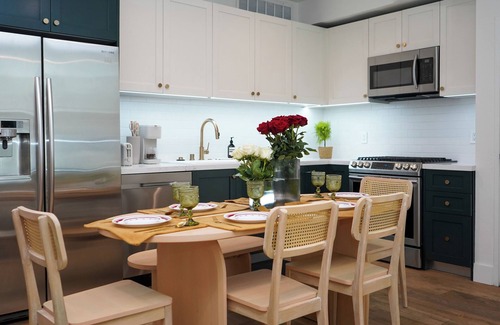 Beverly Hills Apartment | Beverly Hills, Designer Chic Residence - Where Style meets Comfort