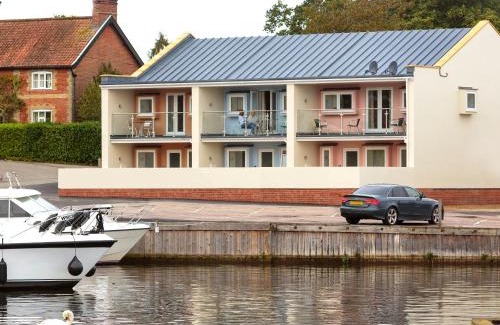 Wroxham House | Bewick Swan - Ukc2111