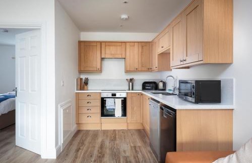 Wroxham House | Bewick Swan - Ukc2111