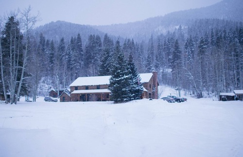 Pitkin County House | Beyul Retreat - Lodge Room - Queen Suite