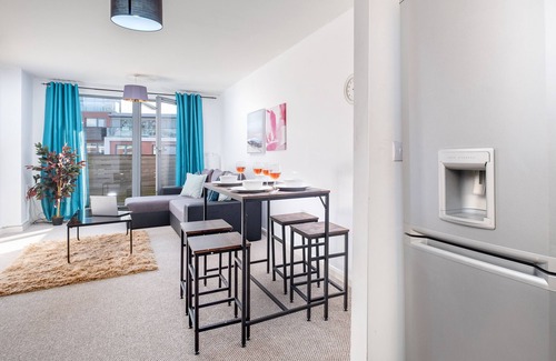 The Westside Apartment | *BHX*CONTRACTOR*LONG STAY*Parking-Netflix-Balcony*