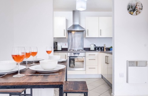 The Westside Apartment | *BHX*CONTRACTOR*LONG STAY*Parking-Netflix-Balcony*
