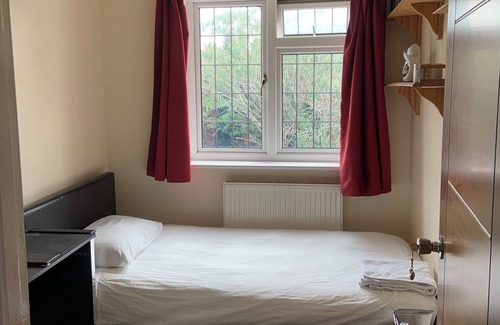 George Green Hotel | Bianca's House Hotel Heathrow Airport