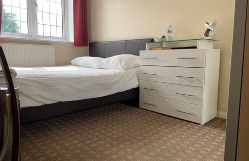 George Green Hotel | Bianca's House Hotel Heathrow Airport