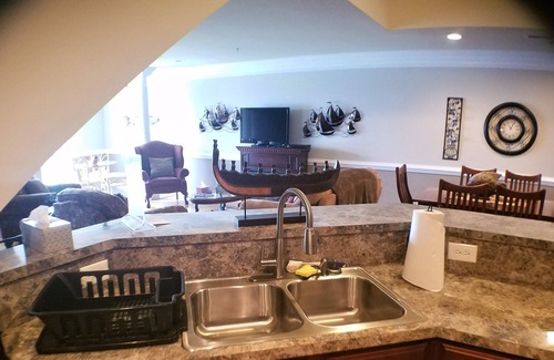 Huddleston Resort | Bi-Level Penthouse 3bedroom Top Floor Mariners Landing w/Amenities