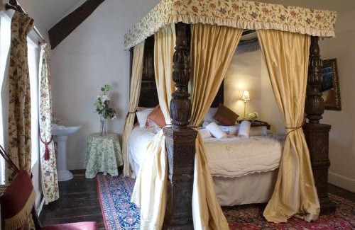 Tiverton House | Bickleigh Castle