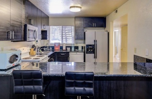 Chico Condo | BIDWELL PARK 4BR EPIC SPOT đ POOL đšī¸ ARCADES đļ