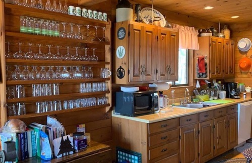 Trenton Cottage | Biello Cottage - on the water in Trenton