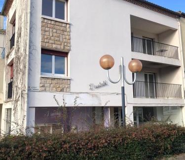 Cazaubon Apartment | Bienvenue à L'Oustalet Studio 1