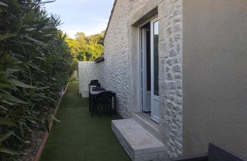 Saint-Etienne-du-Gres Apartment | Bienvenue au pied des Alpilles