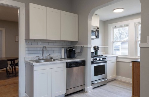 Dayton House | Big 3-Story Home, Walk to Campus.