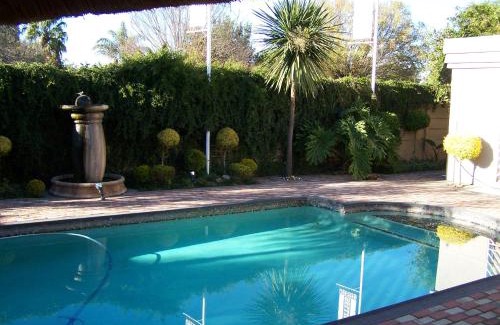 Kempton Park House | Big "5" Guesthouse