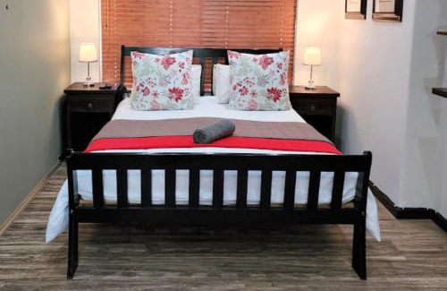 Kempton Park House | Big "5" Guesthouse