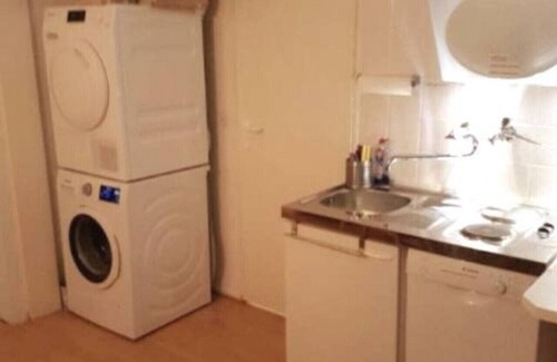 Hohenfelde Apartment | Big 5 Room City Apartment+Metro,Clean+free Wifi