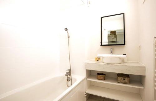 La Madeleine Apartment | Big apartment near Old Town with Balcony + Parking