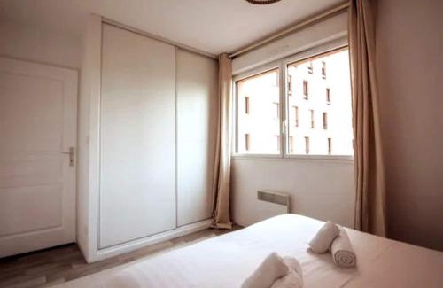 La Madeleine Apartment | Big apartment near Old Town with Balcony + Parking