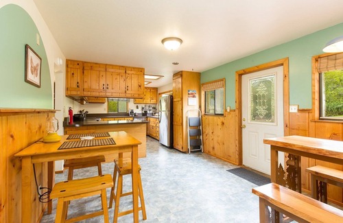 Myrtletown Cabin | 🌤🏡 Big Bay Cabin - Humboldt Bay Views, Cozy, Centrally Located 🌊