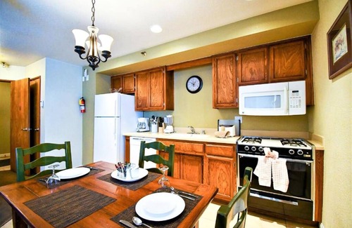 Big Bear Lake Resort | Big Bear Lake, New low price 1 Bdrm/2 Bath Condo over Christmas, Snow Lake Lodge
