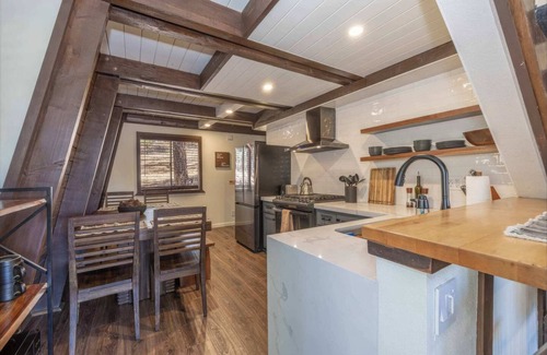 Whispering Forest House | Big Bear Retreat w Fire Pit, Deck, & Cabin Vibes