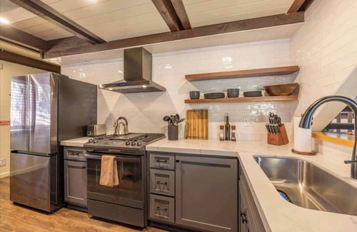 Whispering Forest House | Big Bear Retreat w Fire Pit, Deck, & Cabin Vibes