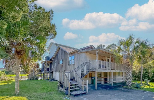 Crawfordville House | Big Canal-front house, kayaks, canoes, game room, fish right from the dock.