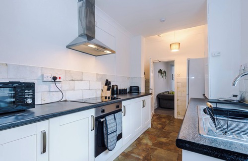 Forsbrook House | BIG Daily Discounts, 25 mins to Alton Towers!, Ideal for Families/Big Parties!