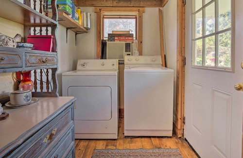 New Straitsville House | Big Dog-Friendly Home w/ Porch & Private Yard
