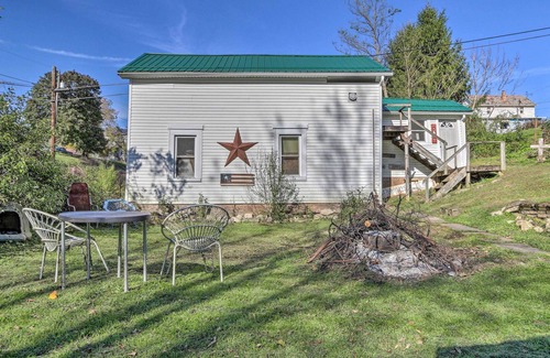 New Straitsville House | Big Dog-Friendly Home w/ Porch & Private Yard