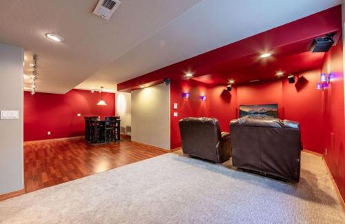 Coeur d'Alene House | Big Family Getaway- Theater Room- BBQ- Play Room- Fire Pit