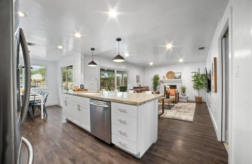 Citrus Heights House | BIG Family Home - King Beds - Pool