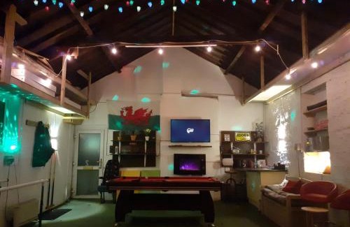 Llanelli House | Big fireplace aga hot tub wet room barn garage