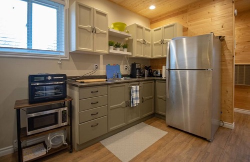 Port Burwell Cottage | Big Fun Little Cottage - Cozy Cottage in Walking Distance to Beach and Town