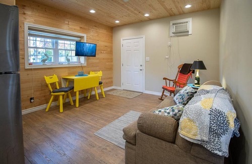 Port Burwell Cottage | Big Fun Little Cottage - Cozy Cottage in Walking Distance to Beach and Town