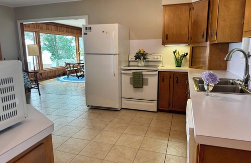 Glen Arbor Cottage | Big Glen Lake Cottage - Sleeping Bear Sand Dunes - Glen Arbor