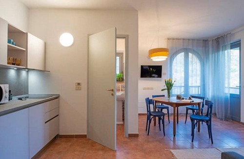 Assisi House | Big house sourrounded by greenery