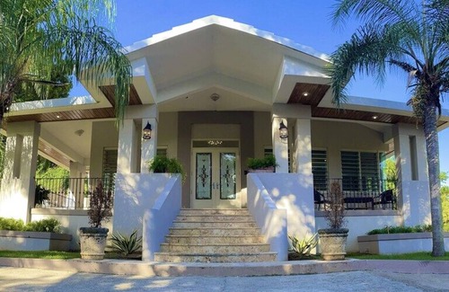 Santa Cruz Villa | Big Mansion Metro Area