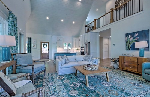 Hiawassee House | Big Oak Bungalow - by Chatuge Home Concierge Lake house, private dock ,hot tub, ping pong, foosball, fireplace