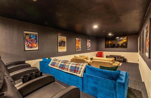 Oakhurst House | Big Oak Manor w/movie theater, hot tub, sleeping for 20