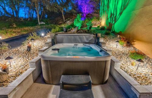 Oakhurst House | Big Oak Manor w/movie theater, hot tub, sleeping for 20