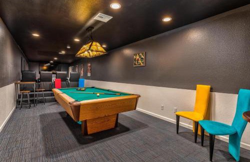 Oakhurst House | Big Oak Manor w/movie theater, hot tub, sleeping for 20