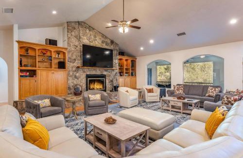 Oakhurst House | Big Oak Manor w/movie theater, hot tub, sleeping for 20
