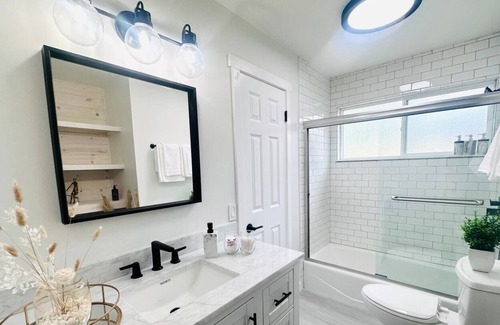 Goldsmith House | BIG PROMO💝2min->I-25⭐️Fire Pit⭐️Game Room⭐️FreeWine⭐️Netflix⭐️
