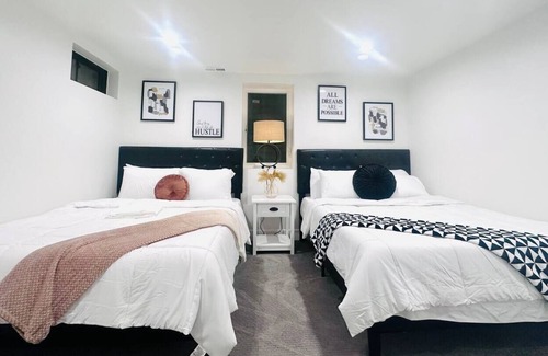 Goldsmith House | BIG PROMO💝2min->I-25⭐️Fire Pit⭐️Game Room⭐️FreeWine⭐️Netflix⭐️